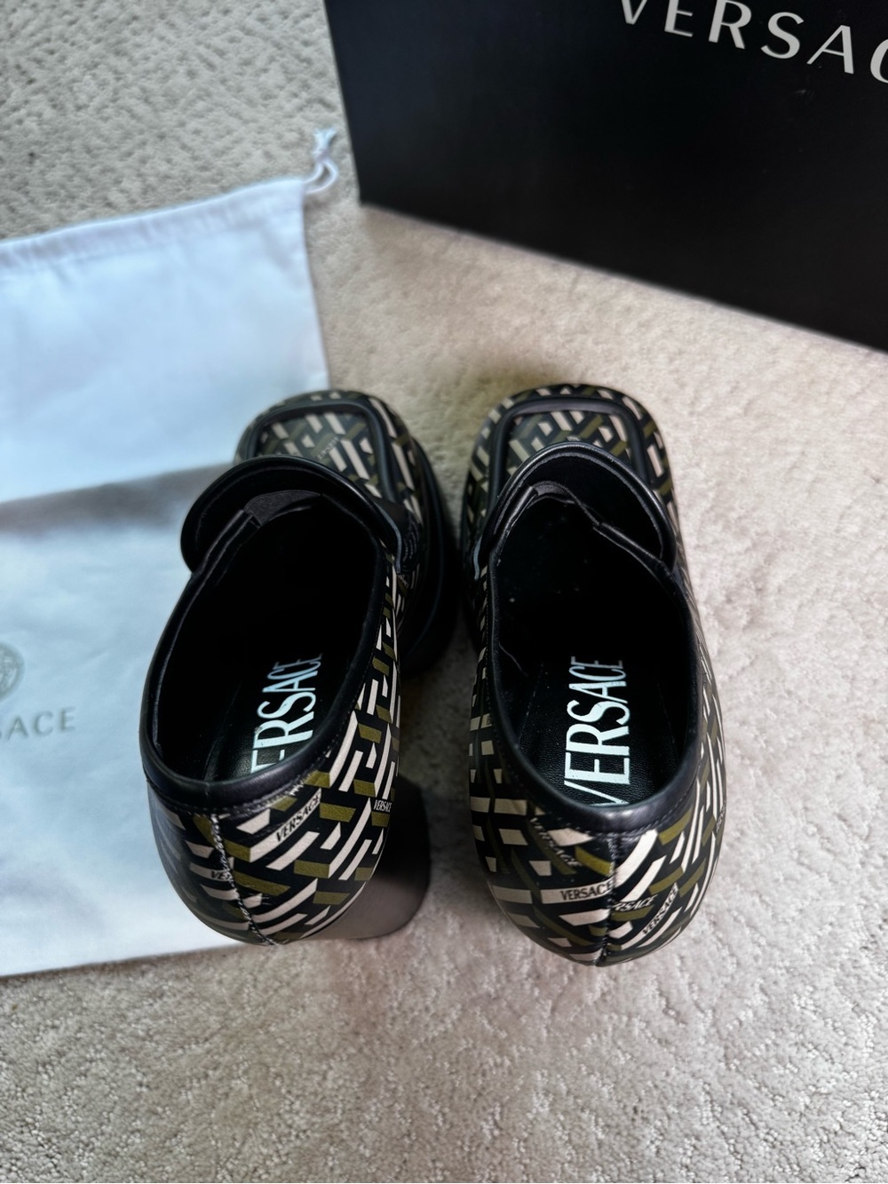 Versace Medusa Aevitas Platform Loafer Pumps with Greca pattern. - Picture 5 of 7